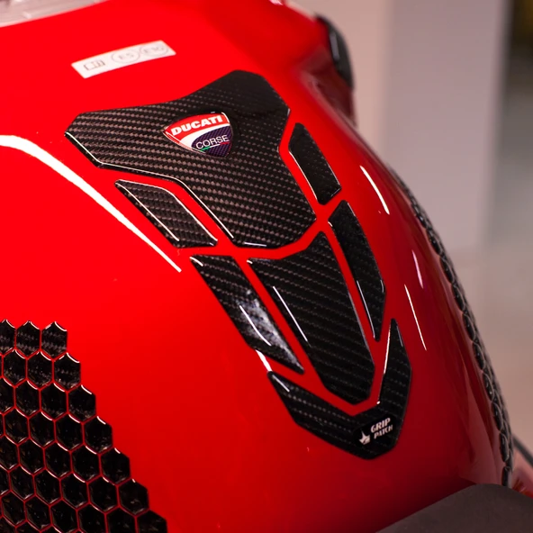 Ducati İle Uyumlu Grippach Kaydırmaz 6D Karbon Tank Pad (STİCKER DEĞİLDİR) GC12 ürün görseli 1