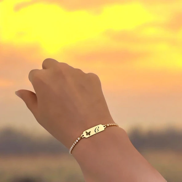 14 Ayar Altın Plakalı Harfe Özel Altın Renkli Zincirli Kelebek Figürlü Beyaz Taş Desenli Hediye Bileklik-644 - Resim 2
