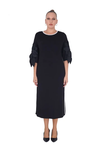 Kadın Büyük Beden Siyah Çiçek Motifli Beyaz Şeritli Uzun Elbise ürün görseli