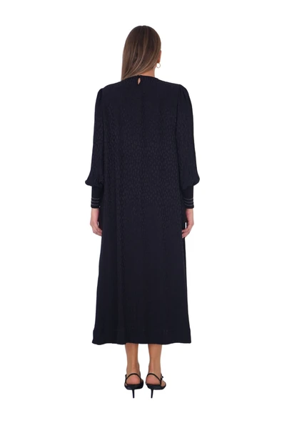 Kadın Büyük Beden Siyah İnci Detay İpek Saten Görünümlü Uzun Kollu Uzun Şık Elbise - Resim 3