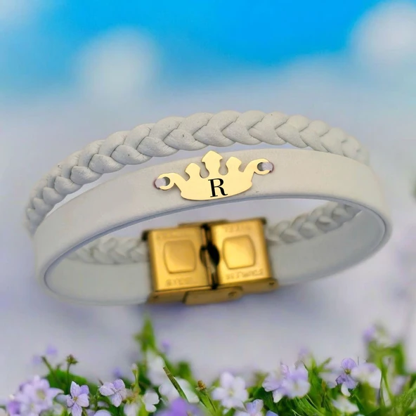 14 Ayar Altın Plakalı Harfe Özel Doğal Beyaz Derili Taç Motifli Hediye Bileklik-645 ürün görseli