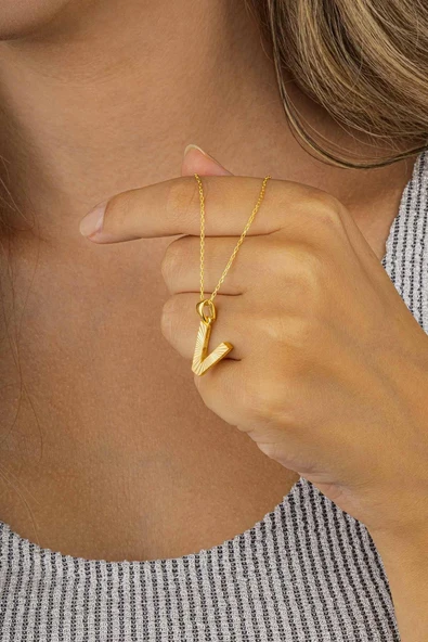 Gümüş Pazarım Altın Kaplama V Harfi Kadın 925 Ayar Gümüş Kolye ürün görseli 1