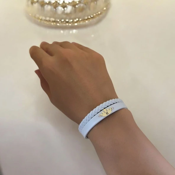 14 Ayar Altın Plakalı Harfe Özel Doğal Beyaz Derili Taç Motifli Hediye Bileklik-645 - Resim 2