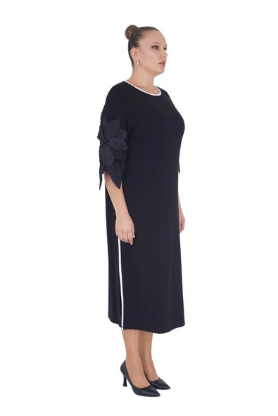 Kadın Büyük Beden Siyah Çiçek Motifli Beyaz Şeritli Uzun Elbise - Resim 2