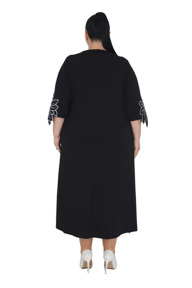 Kadın Büyük Beden Yarım Kollu Siyah Şık Çiçek Nakışlı Uzun Elbise - Resim 3