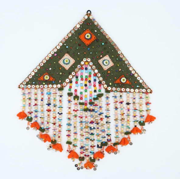 Üçgen keçe nazarlık - 1