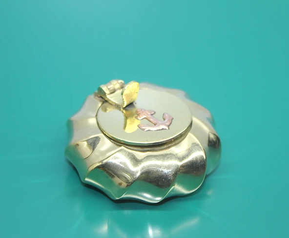 Pirinç Çapalı Kapaklı Küllük 6 Cm ürün görseli