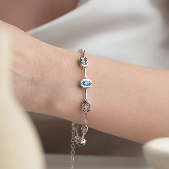 Kadın 925 Ayar Gümüş Renkli Taşlı Trend Zarif Bileklik ürün görseli