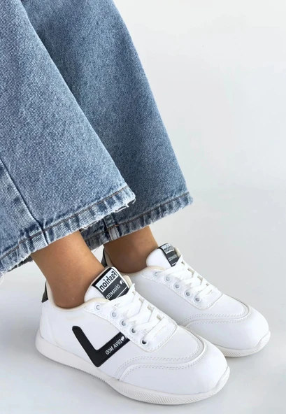 Jowen Beyaz Cilt Siyah Detaylı Bağcıklı Spor Ayakkabı ürün görseli