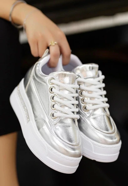 Lulu Gümüş Rugan Bağcıklı Spor Ayakkabı ürün görseli 1