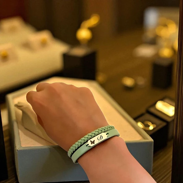 14 Ayar Altın Plakalı Harfe Özel Kelebek Motifli Doğal Yeşil Derili Hediye Bileklik-660 - Resim 2