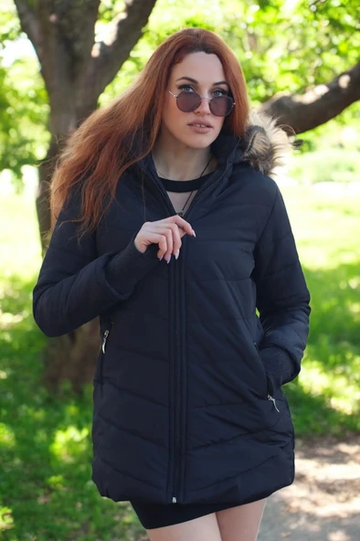 Eldiven Detaylı Siyah Kapüşonlu Orta boy Kürklü Şişme Mont - 5