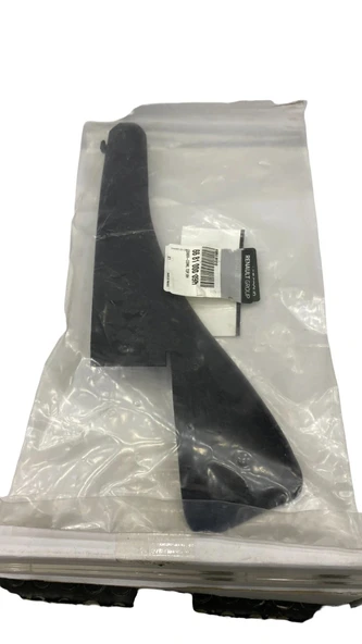 Ön Cam Izgarası Sağ Yan Köşesi Renault Master 3 668100009R MAİS