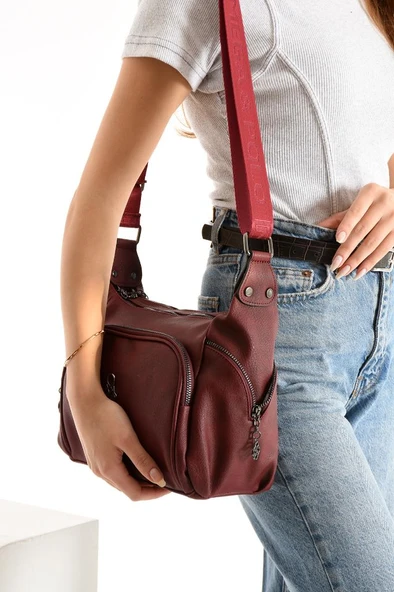 Kadın Postacı Çanta Çapraz Askılı Suni Deri Omuz Çantası 32*22 Cm Mega Günlük Omuz Çantası ürün görseli