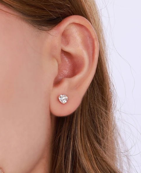 Beyaz Taşlı Kalp Desenli Gümüş Küpe - Gold Renk