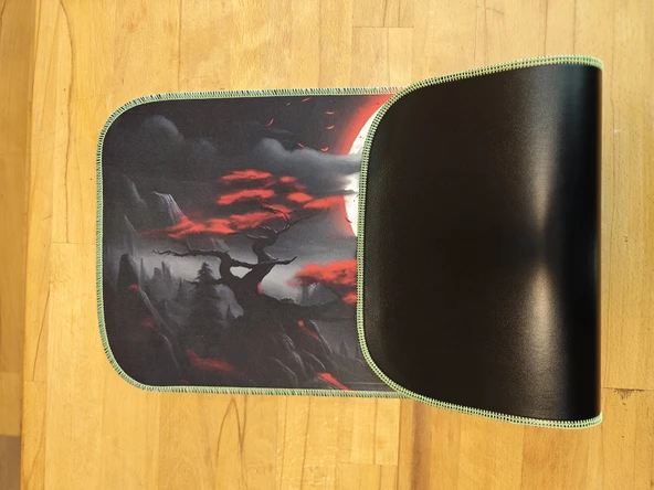 SGE TEKNOLOJİ 70X30 CM FOSFORLU DİKİŞLİ KARANLIK KIRMIZI AY TEMALI KAYDIRMAZ TABAN SPEED YÜZEY OYUNCU MOUSE PAD GAMİNG - 3