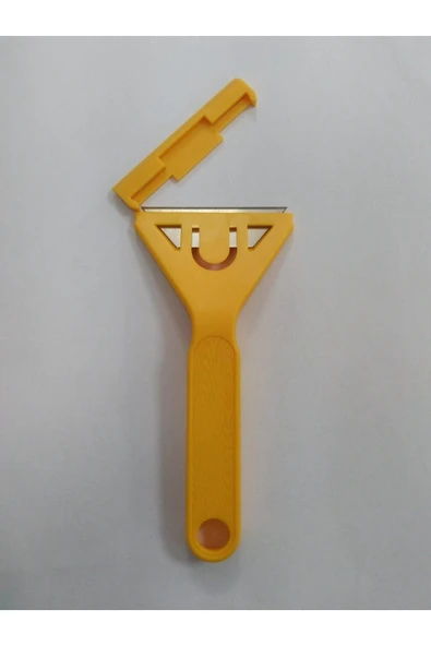 kırmızı Cam ve Buz Kazıma Metal Uçlu Plastik Sap, Dayanıklı ve Pratik Kullanım - 1