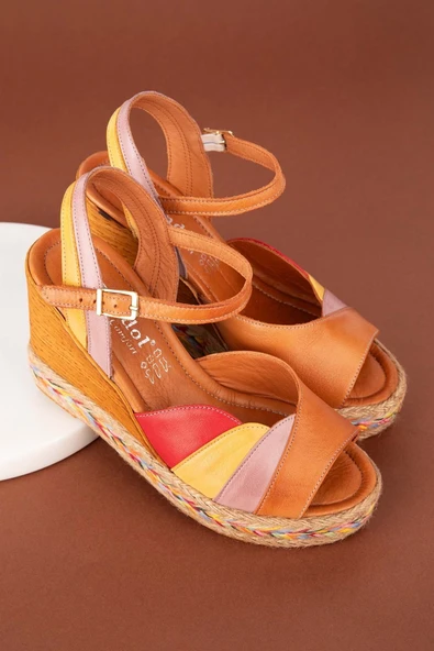 Gondol Kadın Hakiki Deri Dolgu Topuk Platform Sandalet ürün görseli