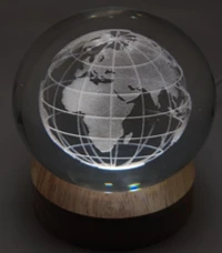 Dekoratif Dünya Tasarımlı Ahşap altlıklı Işıklı Cam Küre Büyük Boy Cam:8cm Ahşap:2cm