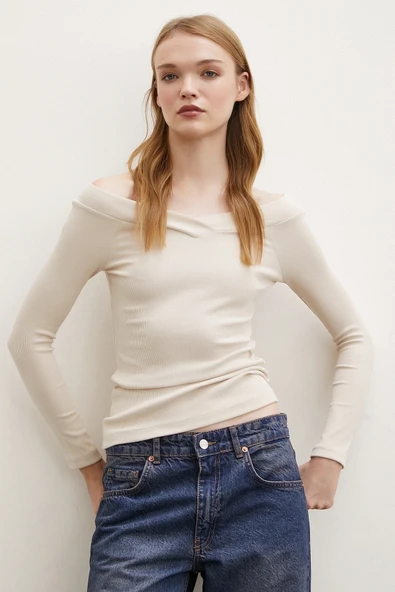 Kayık Yaka Bluz Bej - Resim 3