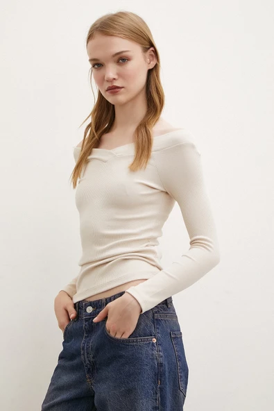 Kayık Yaka Bluz Bej - Resim 4