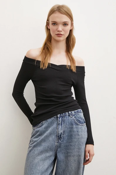 Kayık Yaka Bluz Siyah ürün görseli 1