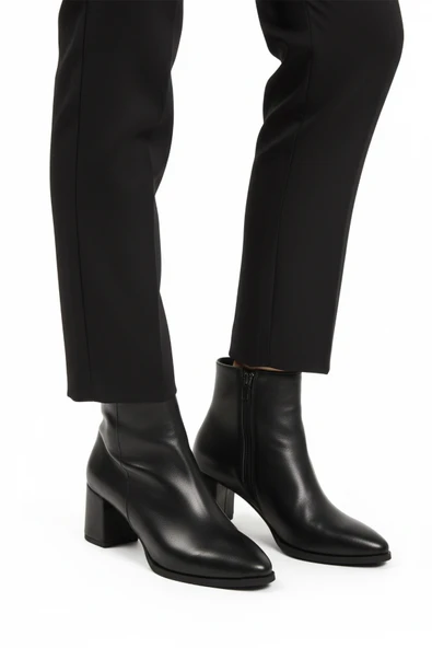 Aspor Siyah Fermuarlı Kadın Topuklu Bot ürün görseli