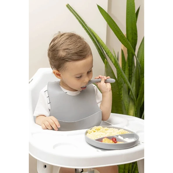 Gri 3 lü Silikon Yemek Seti - Önlük + Diş Kaşıyıcılı Kaşık + Vakumlu Tabak - Resim 2