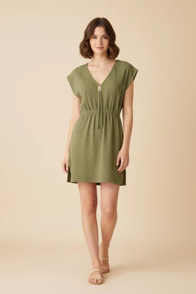 Kadın Haki Yanları Yırtmaçlı Tokalı V Yaka Mini Plaj Elbisesi ürün görseli