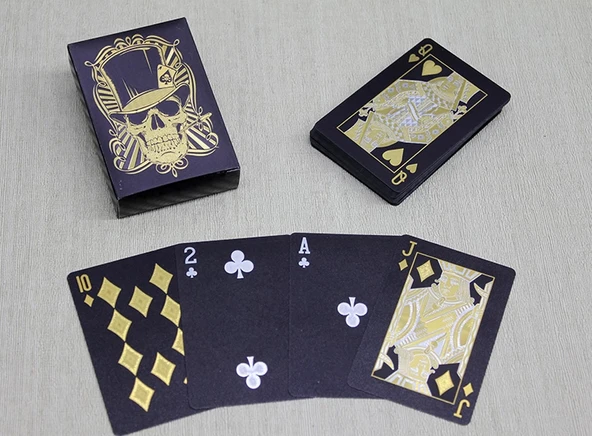 Altın Kurukafa Tasarımlı Siyah İskambil Oyun Kartı