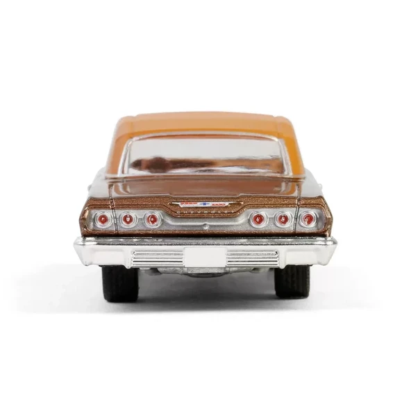 Greenlight 1/64 California Lowriders Series 6- 1963 Chevrolet Impala SS Convertible Top Up - Resim 3