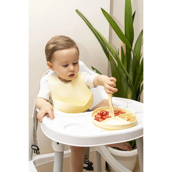 Sarı 3’lü Silikon Yemek Seti – Önlük + Diş Kaşıyıcılı Kaşık + Vakumlu Tabak - 4