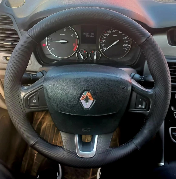 DİKİŞLİ DİREKSİYON KILIFI KARBON DERİ NOKTALI DERİ SİYAH DİKİŞLİ RENO LATİTUDE İÇİN ürün görseli