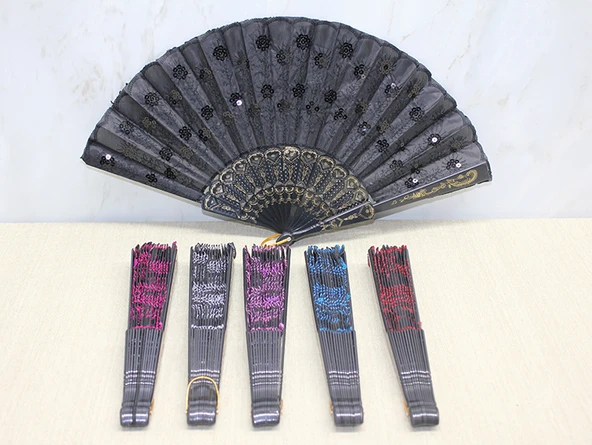 Plastik Pullu Yelpaze Siyah Renk