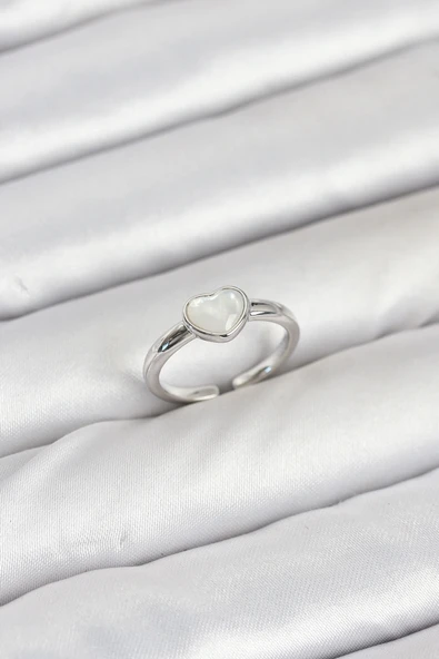 Pirinç Gümüş Renk Kalpli Kadın Yüzük ürün görseli 1