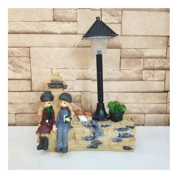 Taş Duvar Üstünde Oturan Sevgili Çift Işıklı Biblo ürün görseli 1