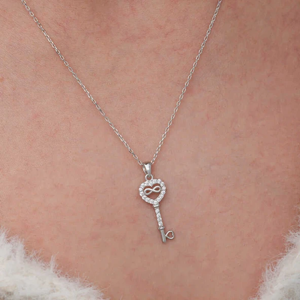 Gümüş Kalpli Sonsuzluk Anahtar Kadın Kolye - Resim 3