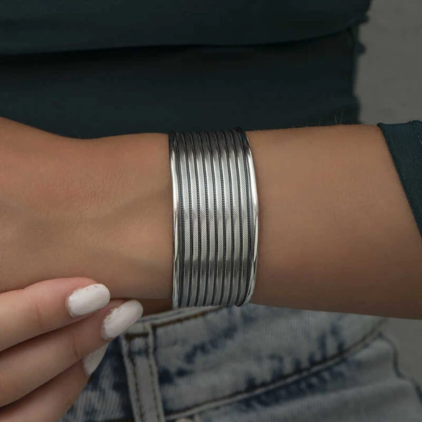 925 Ayar Gümüş Eskitme Desenli Kadın Bilezik - Resim 4