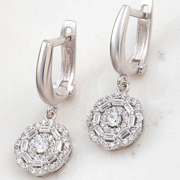 Gümüş Zirkon Taşlı Çiçek Kadın Küpe ürün görseli 1