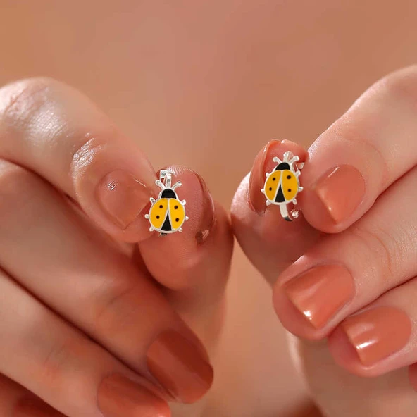 Gümüş Uğur Böceği Çocuk Küpesi - Resim 2