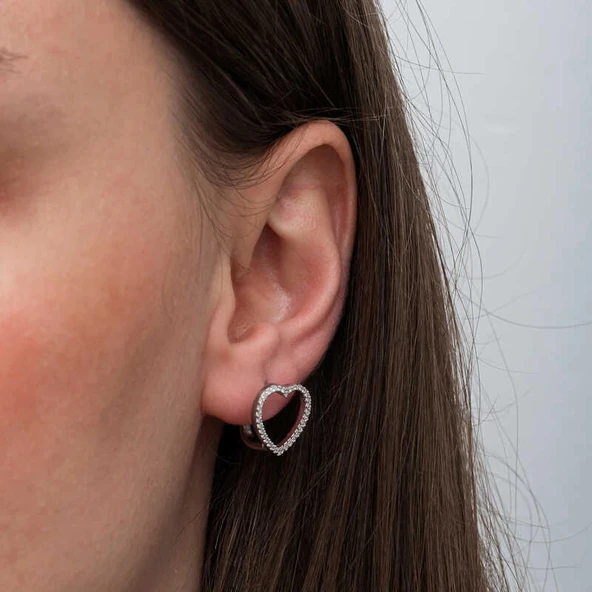 Gümüş Kalpli Kadın Küpe - Resim 3