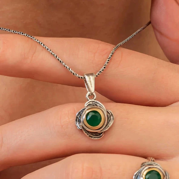 Gümüş Çiçek Desenli Otantik Kadın Kolye - Resim 2