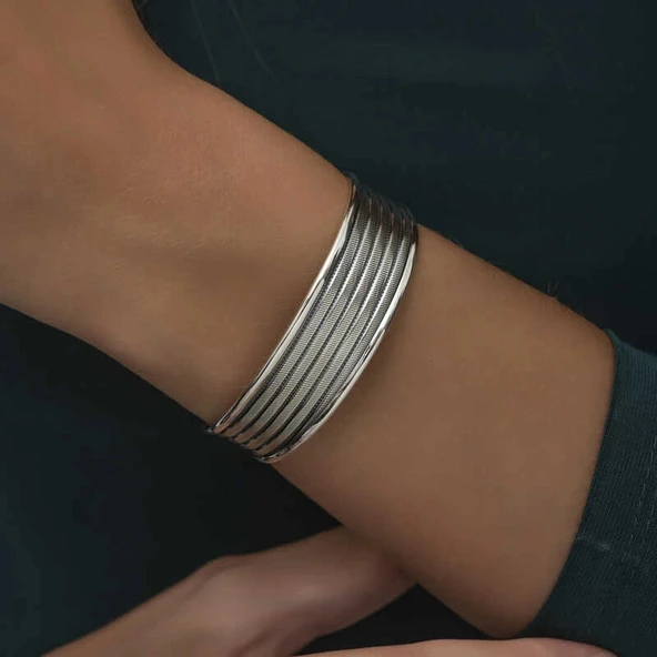 MDB 925 Ayar Gümüş Eskitme Desenli Kadın Bilezik - Resim 4