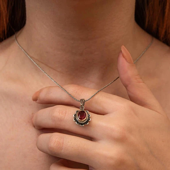 Gümüş Kırmızı Taşlı Çiçek Model Kadın Kolye - Resim 5