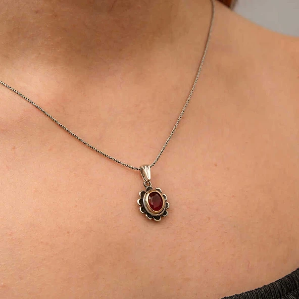 Gümüş Kırmızı Taşlı Çiçek Model Kadın Kolye - Resim 3