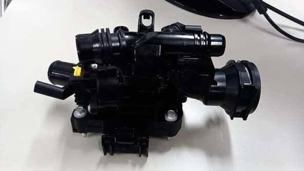 TERMOSTAT YUVASI KOMPLE FORD MONDEO V 14> YENI FOCUS 17> C-MAX 17> COURIER 17> 1.5 ECOBLUE  JX6Q8A586AB-2292588 ürün görseli