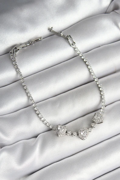 Pirinç Sıralı Kalp Figürlü Zirkon Taşlı Gümüş Renk Kadın Bileklik - TJ-BB6980 ürün görseli