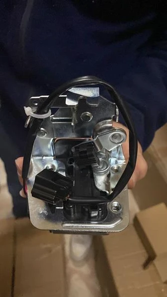 ZENON RN4451 SÜRGÜLÜ KAPI KİLİDİ İÇ SAĞ R.MASTER 3 825020011R ürün görseli 1