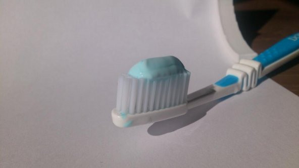 Güçlü Sihirli Diş Macunu Eski Plastik Aparat