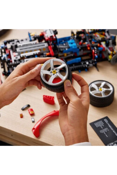 LEGO 42143 Technic Ferrari Daytona Sp3 ürün görseli 1